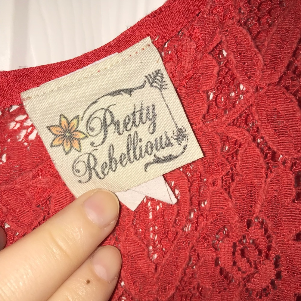 Red top - Picture 3 of 4